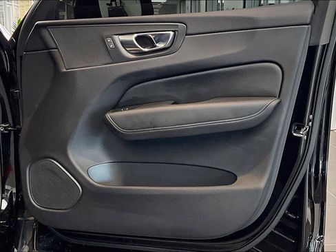 Used 2024 Volvo XC60 B5 Plus w/ Protection Package Premier image 22