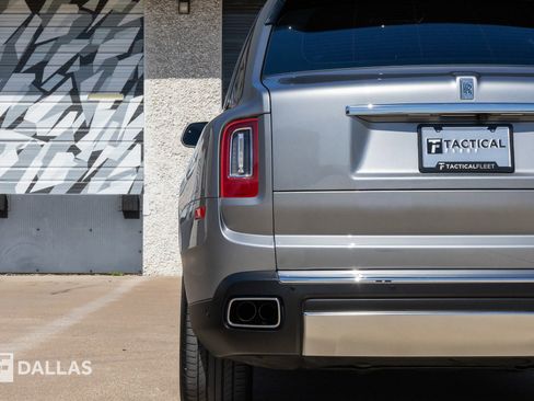 Used 2023 Rolls-Royce Cullinan w/ Cullinan Package image 12