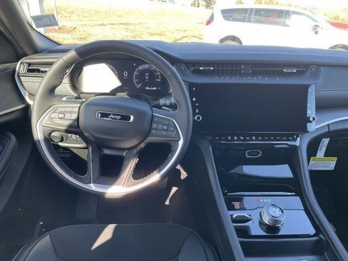 New 2026 Jeep Grand Cherokee Altitude image 12