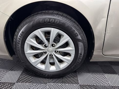 Used 2015 Toyota Camry LE image 10