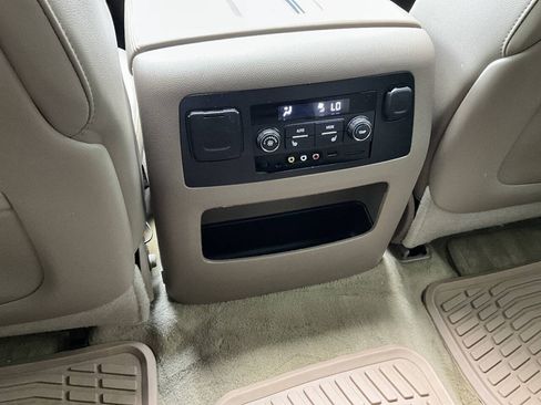 Used 2015 GMC Yukon XL SLT w/ Open Road Package AWD/4WD image 33