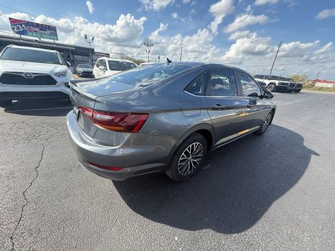 Used 2019 Volkswagen Jetta SE image 3