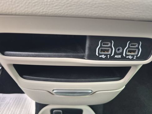 Used 2023 Chrysler Pacifica Touring-L FWD image 29