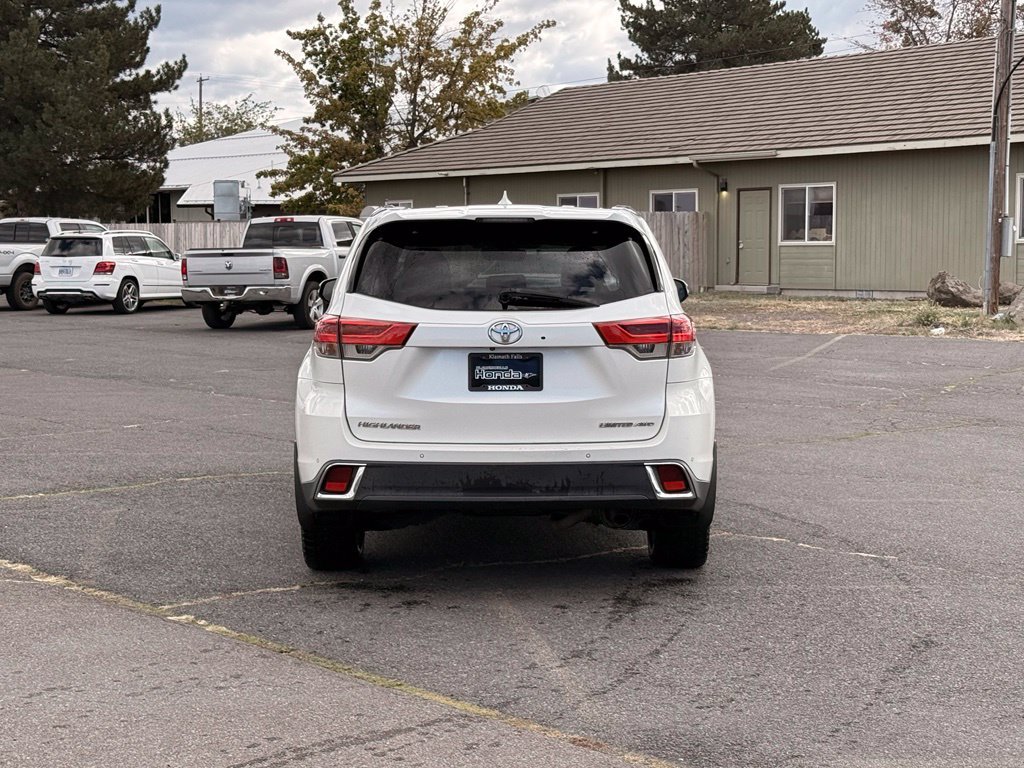 Used 2017 Toyota Highlander Limited AWD/4WD image 4