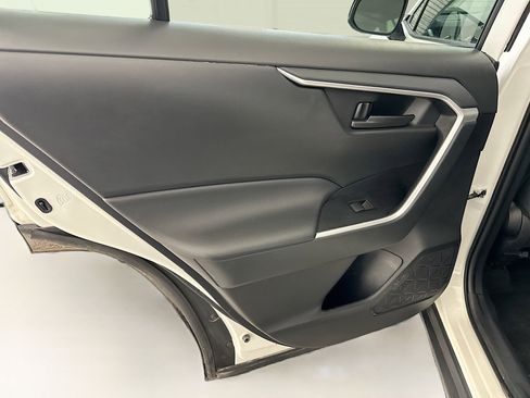 Used 2025 Toyota RAV4 LE image 27