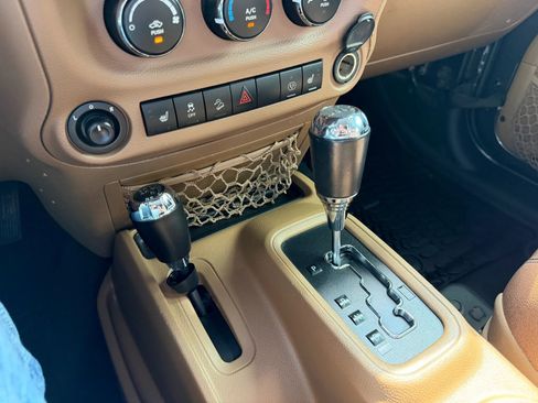Used 2017 Jeep Wrangler Unlimited Sahara w/ Max Tow Package AWD/4WD image 11