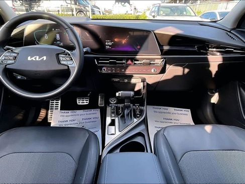Certified 2023 Kia Niro EX Touring image 11