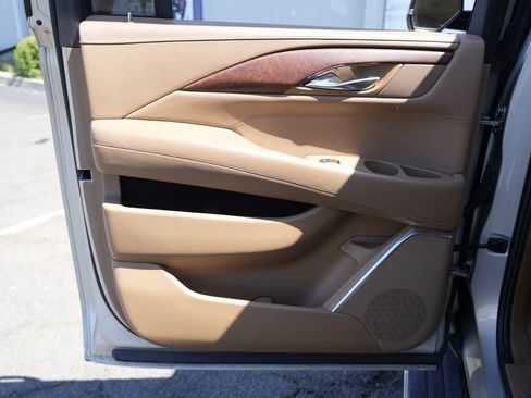 Used 2015 Cadillac Escalade ESV Platinum AWD/4WD image 26