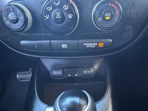 Used 2014 Kia Soul FWD image 32
