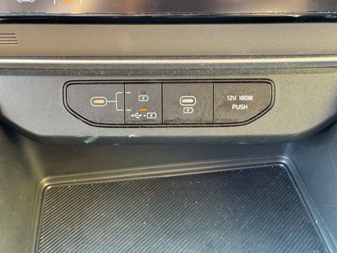 Used 2025 Kia Carnival image 25