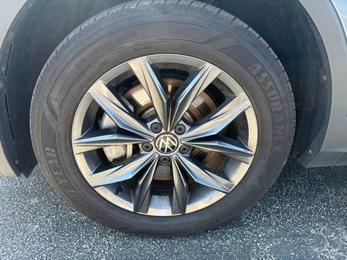 Used 2024 Volkswagen Tiguan SE AWD/4WD image 32