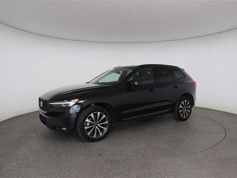 Used 2023 Volvo XC60 B5 Plus image 4