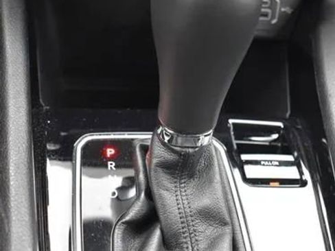 Used 2025 Jeep Compass Limited image 35