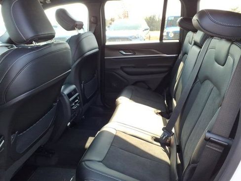 New 2026 Jeep Grand Cherokee Altitude AWD/4WD image 16