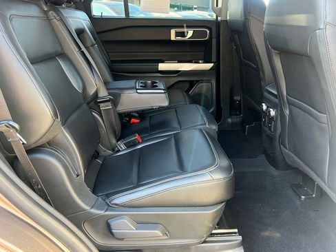 Used 2021 Ford Explorer XLT w/ Equipment Group 202A AWD/4WD image 23