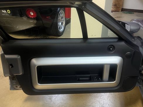 Used 2006 Ford GT RWD image 10