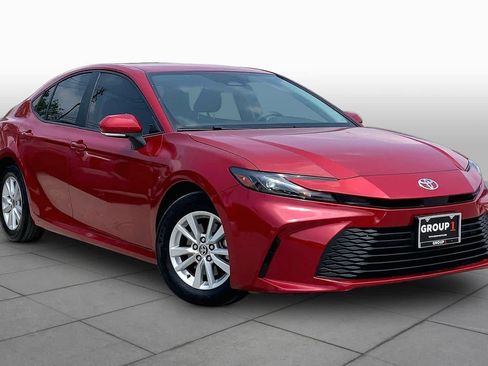 Used 2025 Toyota Camry LE w/ Convenience Package FWD image 3