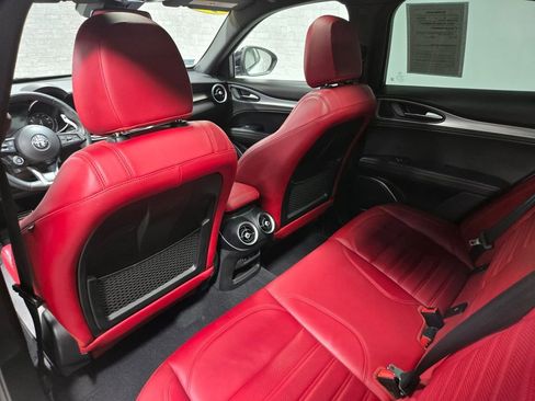 Used 2022 Alfa Romeo Stelvio Veloce image 36