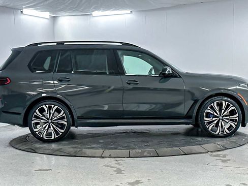 Used 2025 BMW X7 M60i image 8