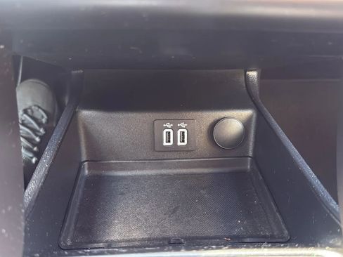 Used 2020 Ford Fusion SE FWD image 19