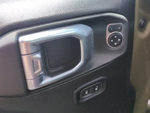 Used 2025 Jeep Wrangler Unlimited Sport AWD/4WD image 17