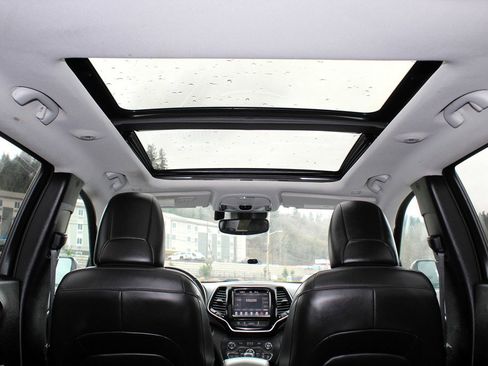 Used 2019 Jeep Cherokee Limited w/ Technology Group image 21