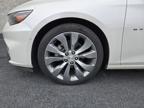 Used 2017 Chevrolet Malibu Premier w/ Premier Sun and Wheel Package FWD image 9
