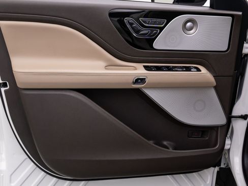 Used 2024 Lincoln Aviator Reserve w/ Equipment Group 201A image 13