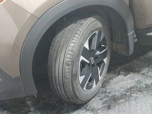 Certified 2025 Nissan Kicks SV image 31