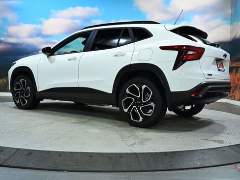 Used 2024 Chevrolet Trax RS w/ Sunroof Package image 6