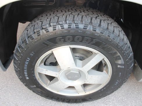 Used 2005 GMC Envoy XL SLT RWD image 10
