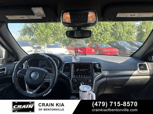 Used 2018 Jeep Grand Cherokee Altitude AWD/4WD image 8