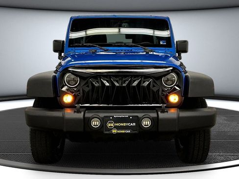 Used 2016 Jeep Wrangler Unlimited Rubicon AWD/4WD image 2
