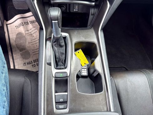 Used 2018 Honda Accord EX image 27