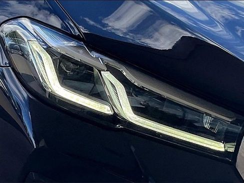 Used 2021 BMW 530e w/ M Sport Package image 27