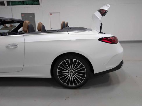 Used 2026 Mercedes-Benz CLE 450 4MATIC Cabriolet image 10