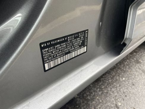 Used 2025 Volkswagen Jetta SE image 28