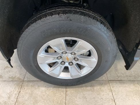 Used 2025 Chevrolet Silverado 1500 LT image 9