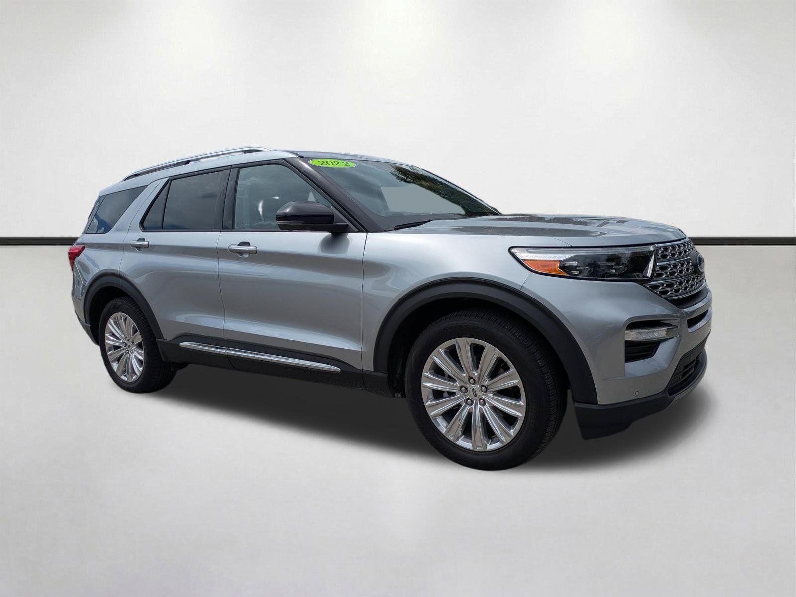 Used 2022 Ford Explorer Limited w/ Limited Technology Package RWD image 2