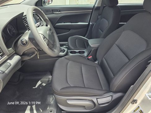 Used 2018 Hyundai Elantra SE w/ SE Connectivity Package 04 FWD image 13