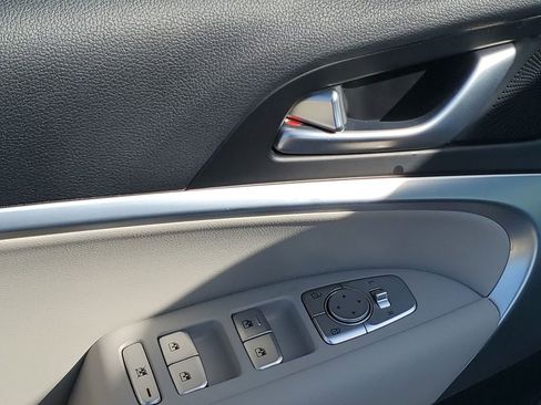 Used 2023 Genesis G70 2.0T image 46