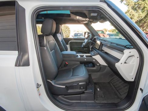 Used 2025 Land Rover Defender 90 S image 42