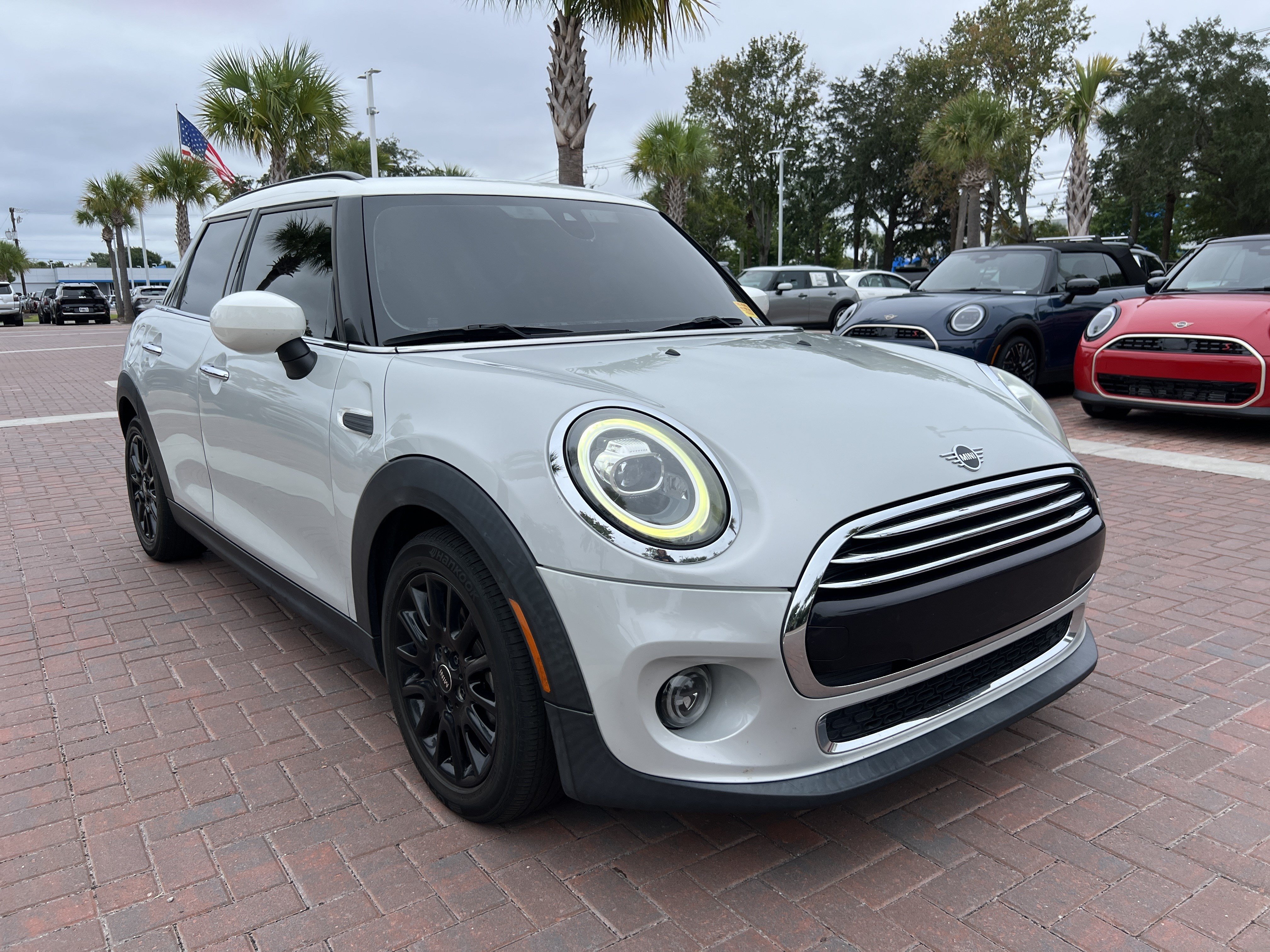 Used 2020 MINI Cooper 4-Door Hardtop w/ Premium Package FWD image 2