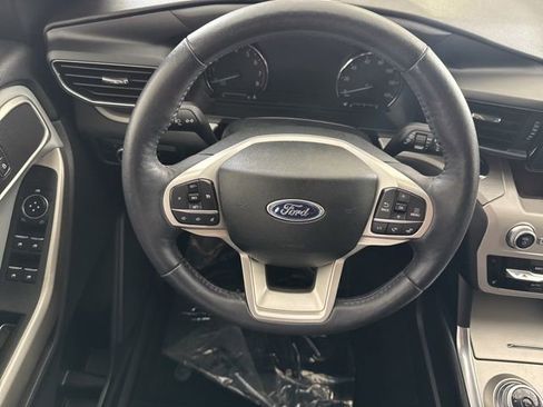 Used 2023 Ford Explorer XLT w/ Equipment Group 202A AWD/4WD image 28