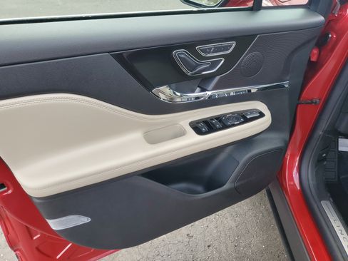 New 2026 Lincoln Corsair Reserve image 8