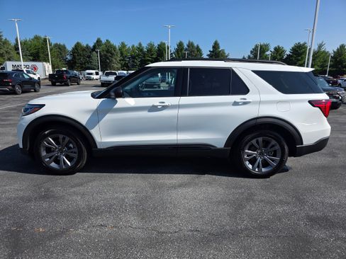 Used 2026 Ford Explorer Active w/ Active Comfort Package AWD/4WD image 2