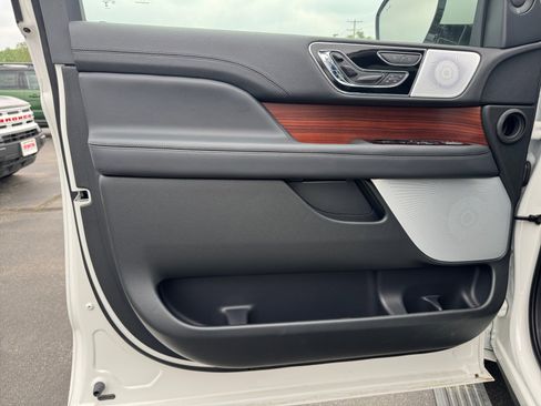 New 2024 Lincoln Navigator L Reserve image 23