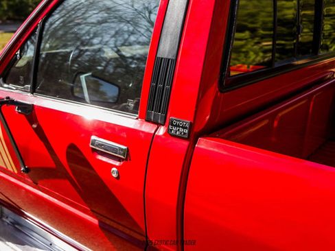 Used 1986 Toyota Pickup 4x4 Regular Cab Turbo image 32