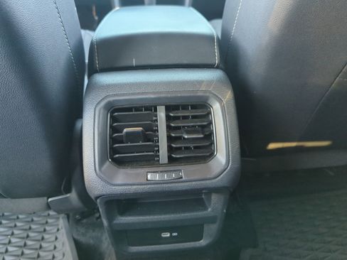 Certified 2022 Volkswagen Taos SE image 29