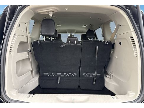 Used 2024 Chrysler Pacifica Touring-L image 9